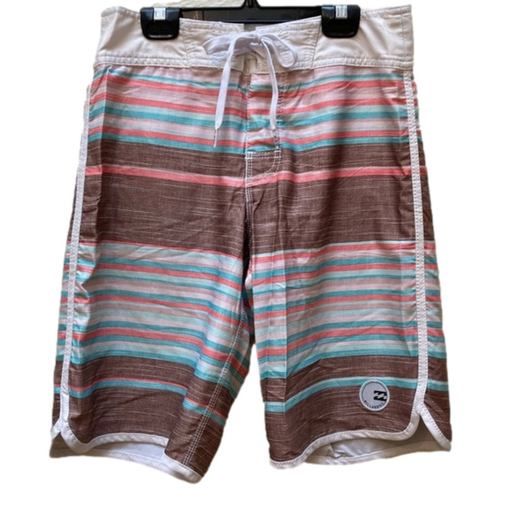 BILLABONG board shorts. - Picture 2 of 7